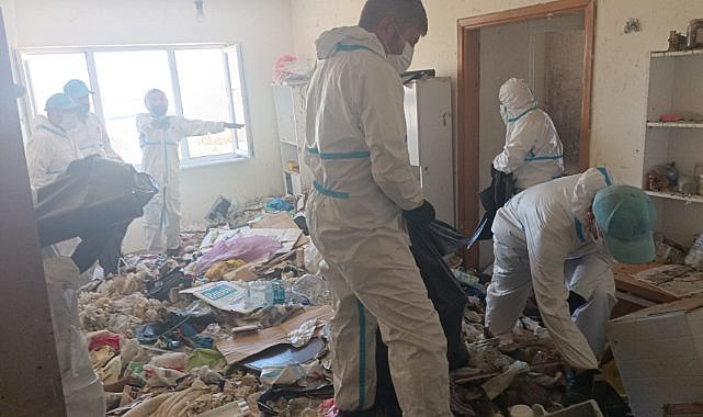  Evden 28 ton çöp çıkarıldı