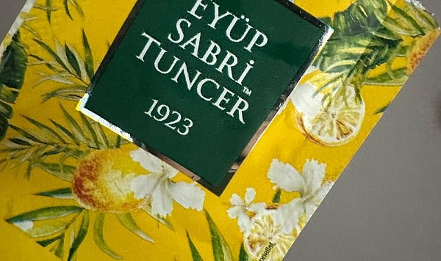 Eyüp Sabri Tuncer Islak Mendil Paketinden Dikkat Çeken Görüntü: İçi Boş Çıktı