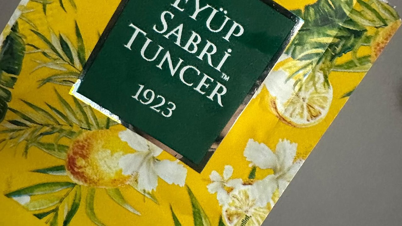 Eyüp Sabri Tuncer Islak Mendil Paketinden Dikkat Çeken Görüntü: İçi Boş Çıktı