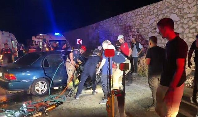 Feci kaza: 2 ölü 5 yaralı