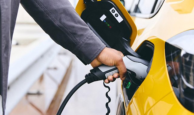 İşte gerçek yol şartlarında 500 km'den fazla menzile sahip olan elektrikli otomobiller!