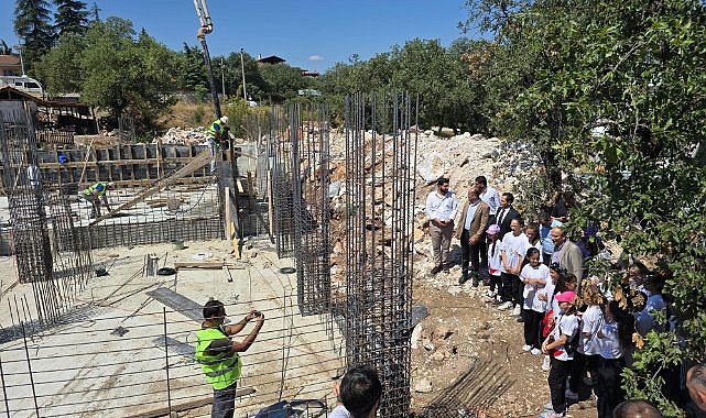 Orhaneli’de yarı olimpik yüzme havuzu temeli atıldı