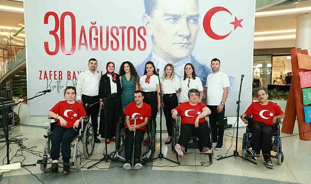 Özel öğrencilerden 30 Ağustos Zafer Bayramı konseri