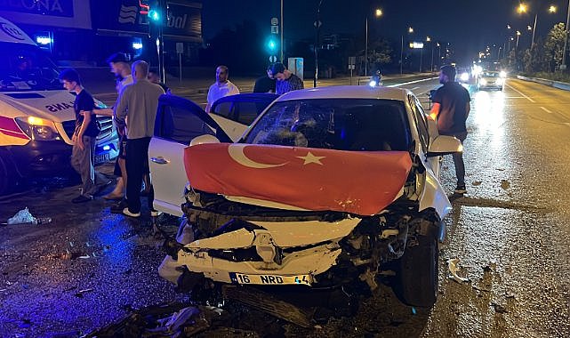 Ters yöne giren otomobil kazaya karıştı: 7 yaralı