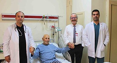 GAÜN Hastanesi 83 yaşındaki hastanın 10 santimetrelik damar genişlemesini tedavi etti