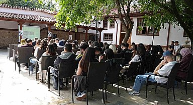 Gazze'de eğitim, 88 bin öğrenci için zorluklara rağmen sürdürülmeye çalışılıyor
