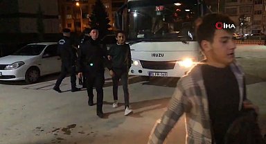 Bursa'da 30 kaçak göçmen yakalandı #bursa