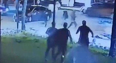 Motosikletlinin metrelerce sürüklendiği feci kaza kamerada