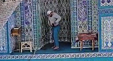 Oltalı hırsız camiden mikrofon çaldı