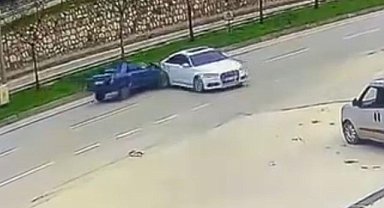 Sürücüsüz araç trafiğe çıktı, kaza böyle geldi