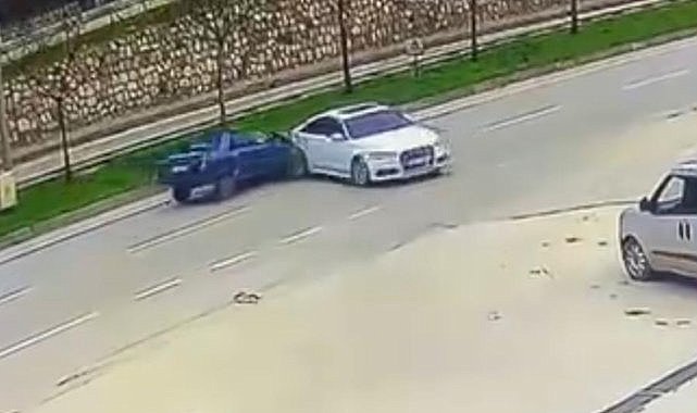 Sürücüsüz araç trafiğe çıktı, kaza böyle geldi