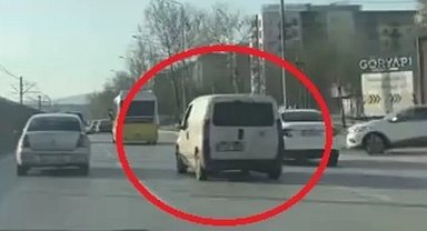 Bursa'da trafik terörü! Peş peşe makas attı, kameraya yakalandı